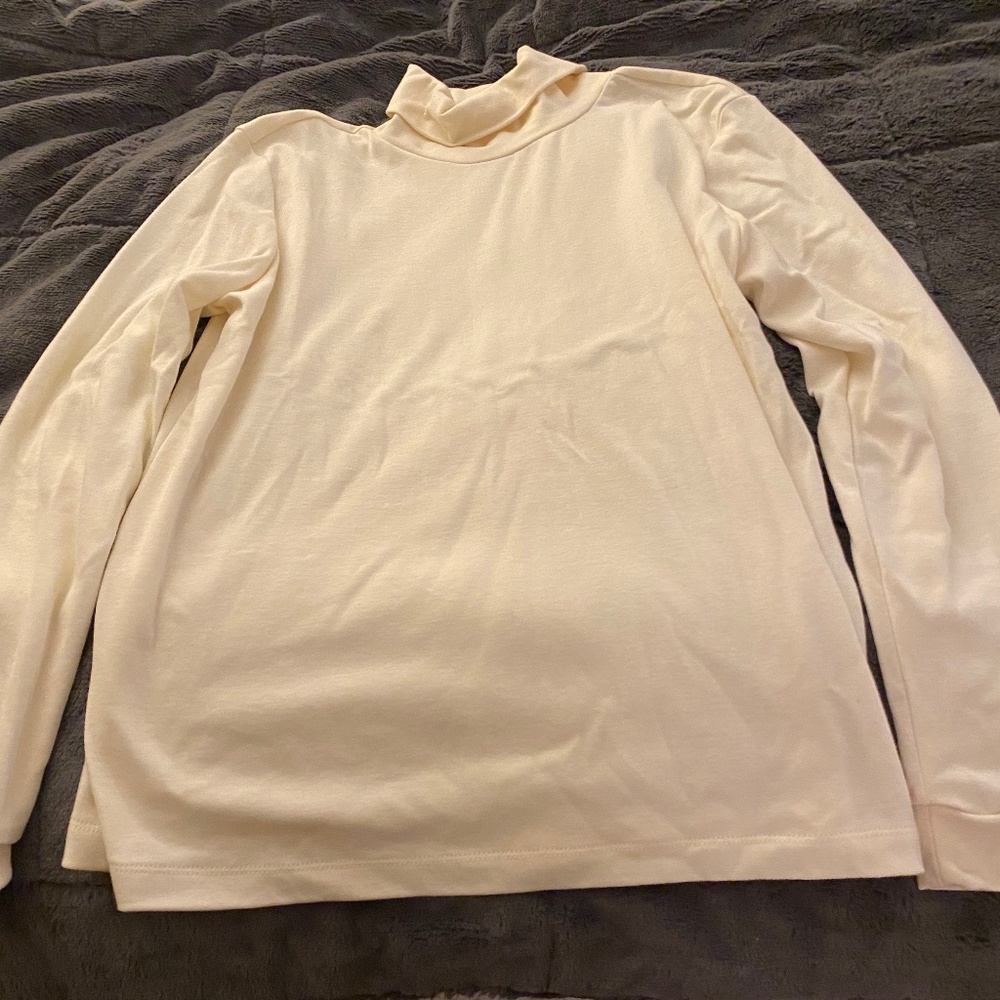 Offwhite turtleneck